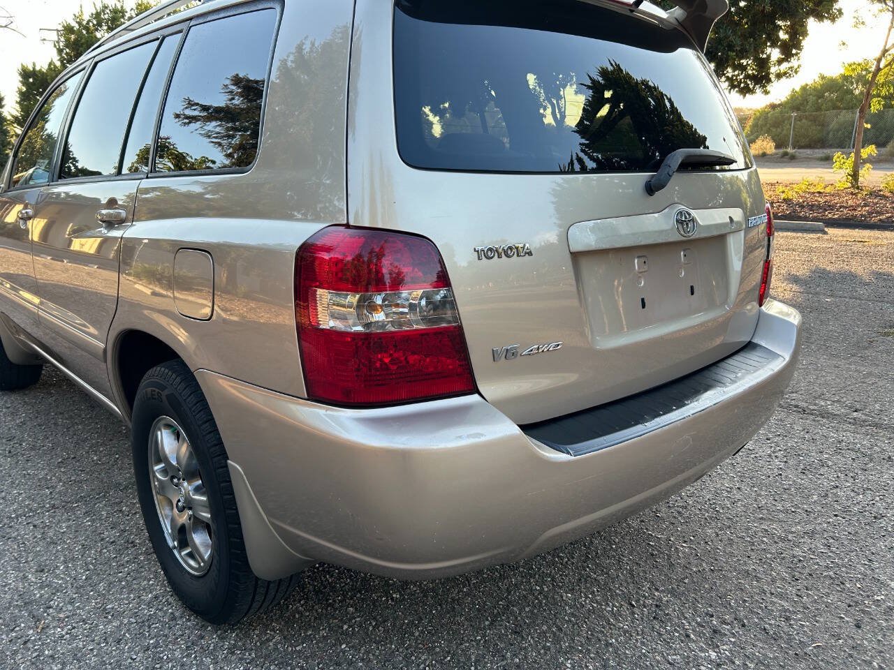 Used 2004 Toyota Highlander 4WD V6 w/ Preferred Pkg image 21