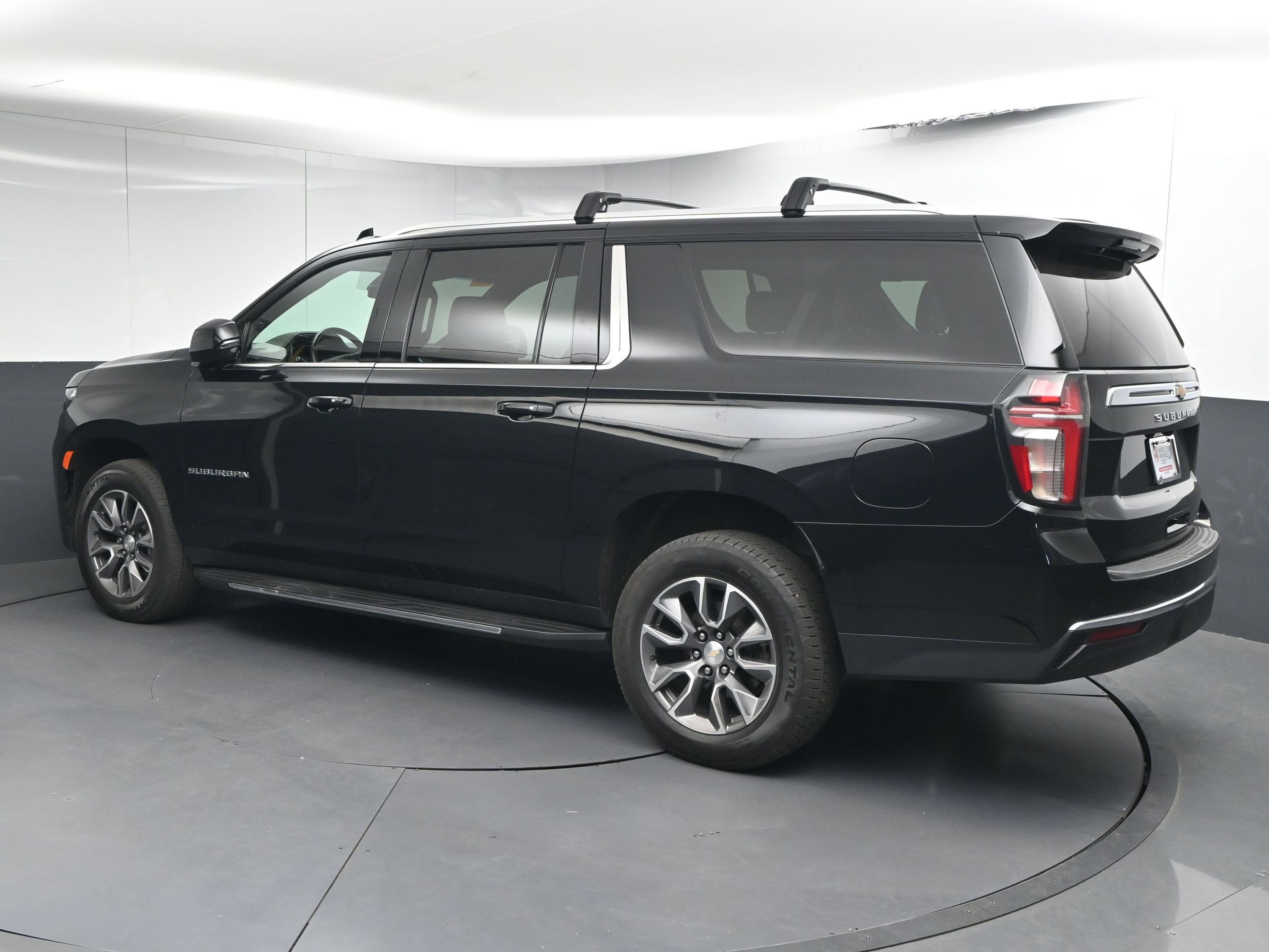 Used 2022 Chevrolet Suburban LT w/ LT Signature Package image 6