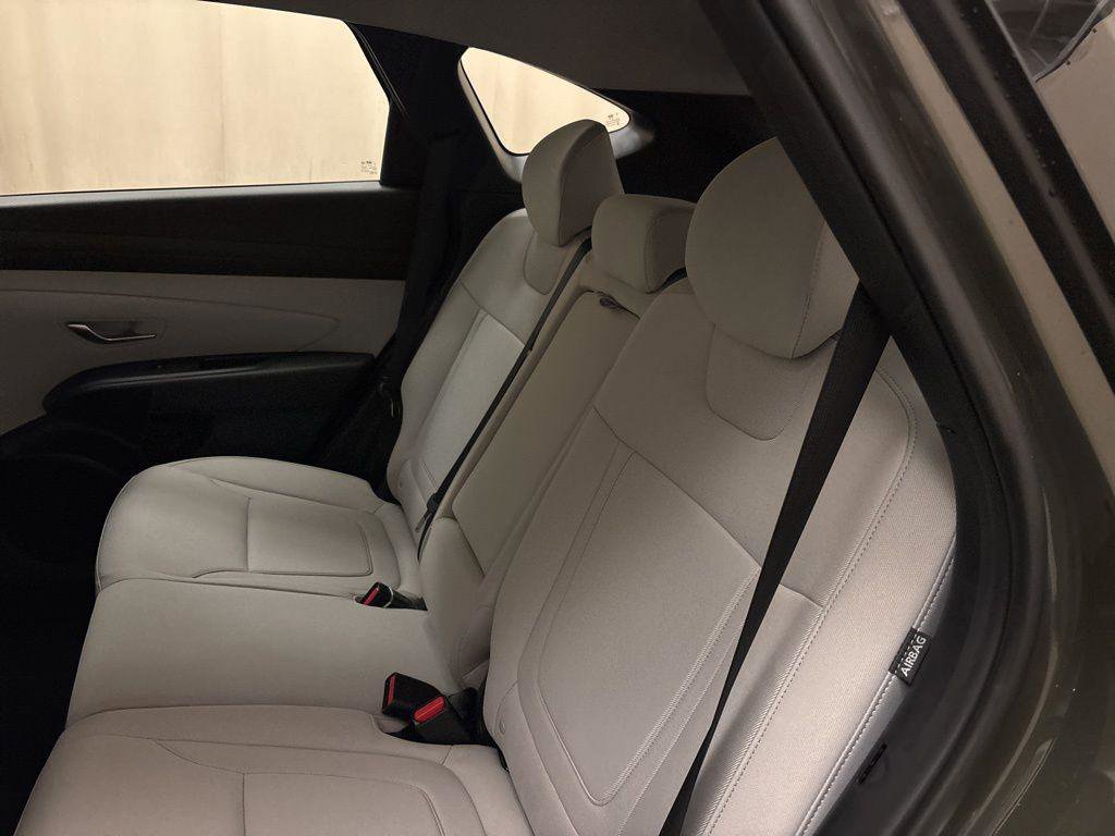 New 2025 Hyundai Tucson SE image 18