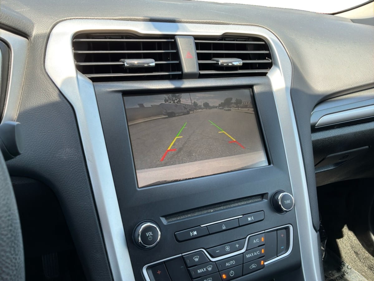 Used 2016 Ford Fusion SE FWD image 13