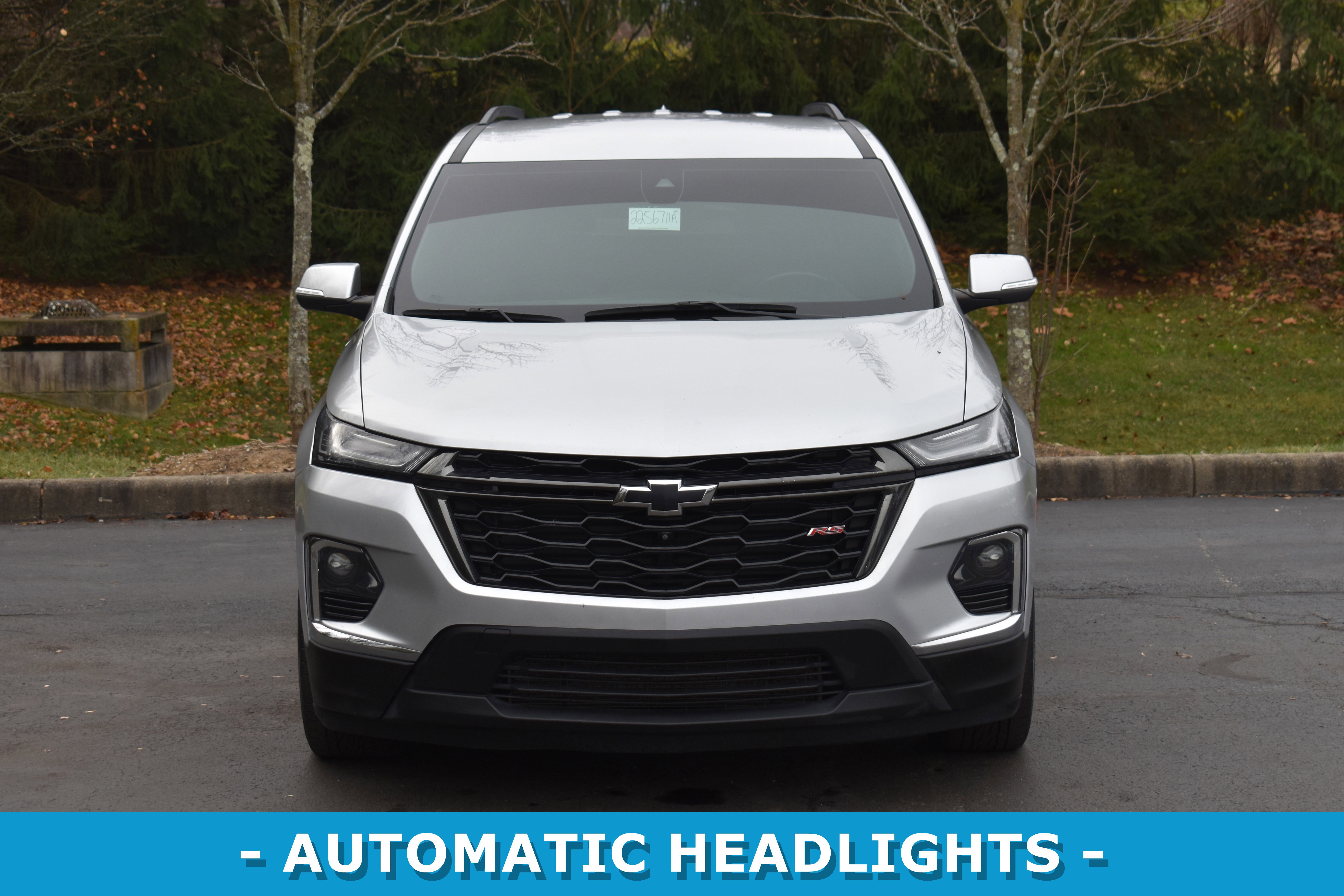 Used 2022 Chevrolet Traverse RS image 2