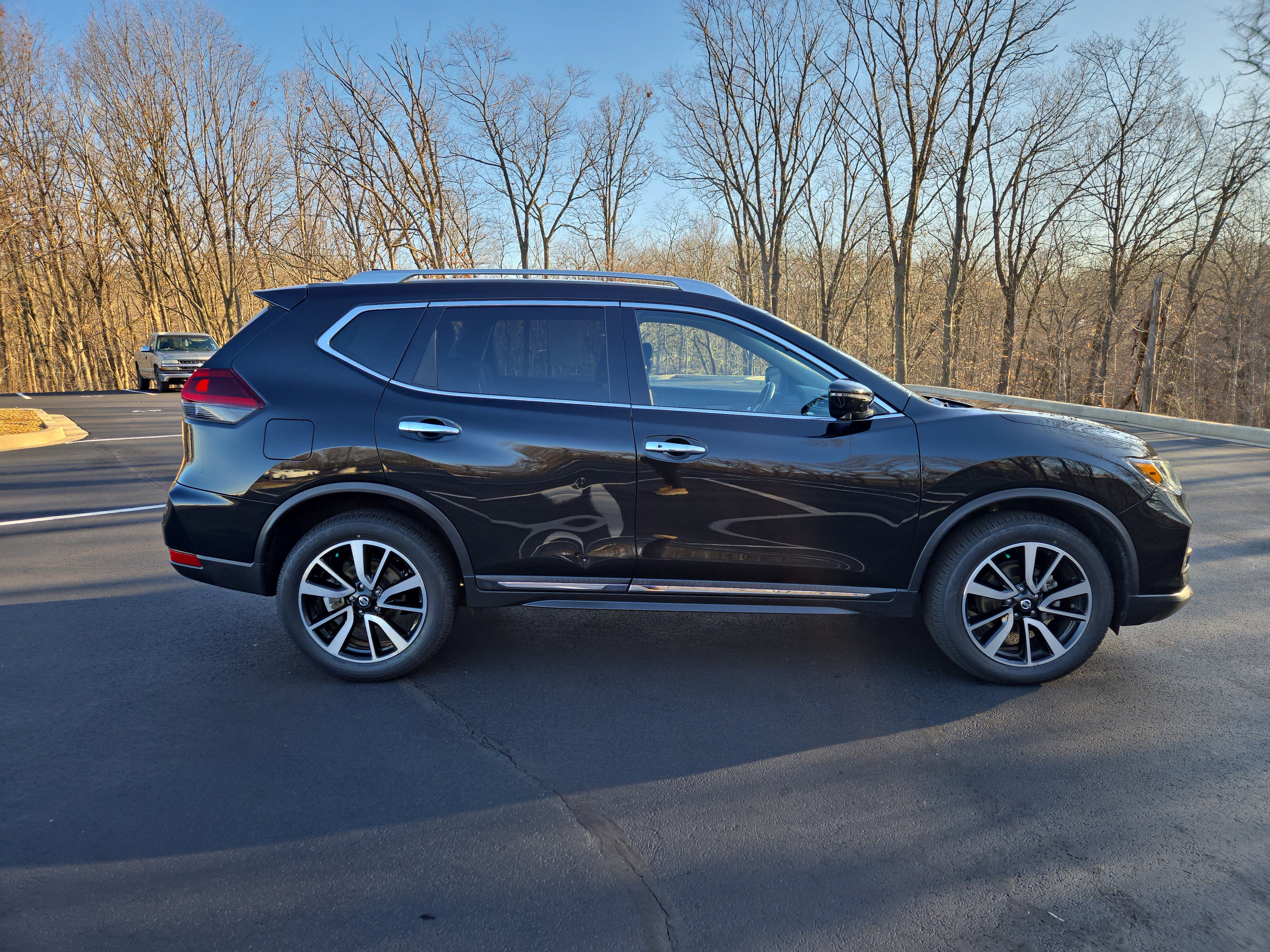 Used 2019 Nissan Rogue SL image 2