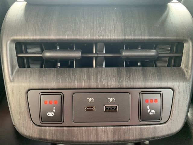 Used 2024 Nissan Ariya AWD image 12