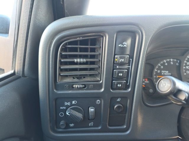 Used 2005 Chevrolet Silverado 2500 LS w/ Skid Plate Package AWD/4WD image 17