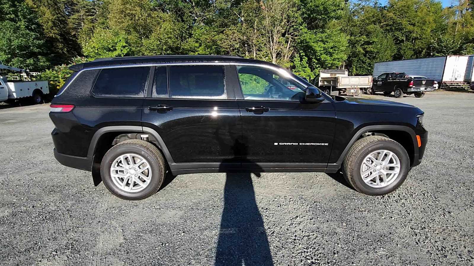 New 2025 Jeep Grand Cherokee L Laredo w/ Luxury Tech Group I image 9