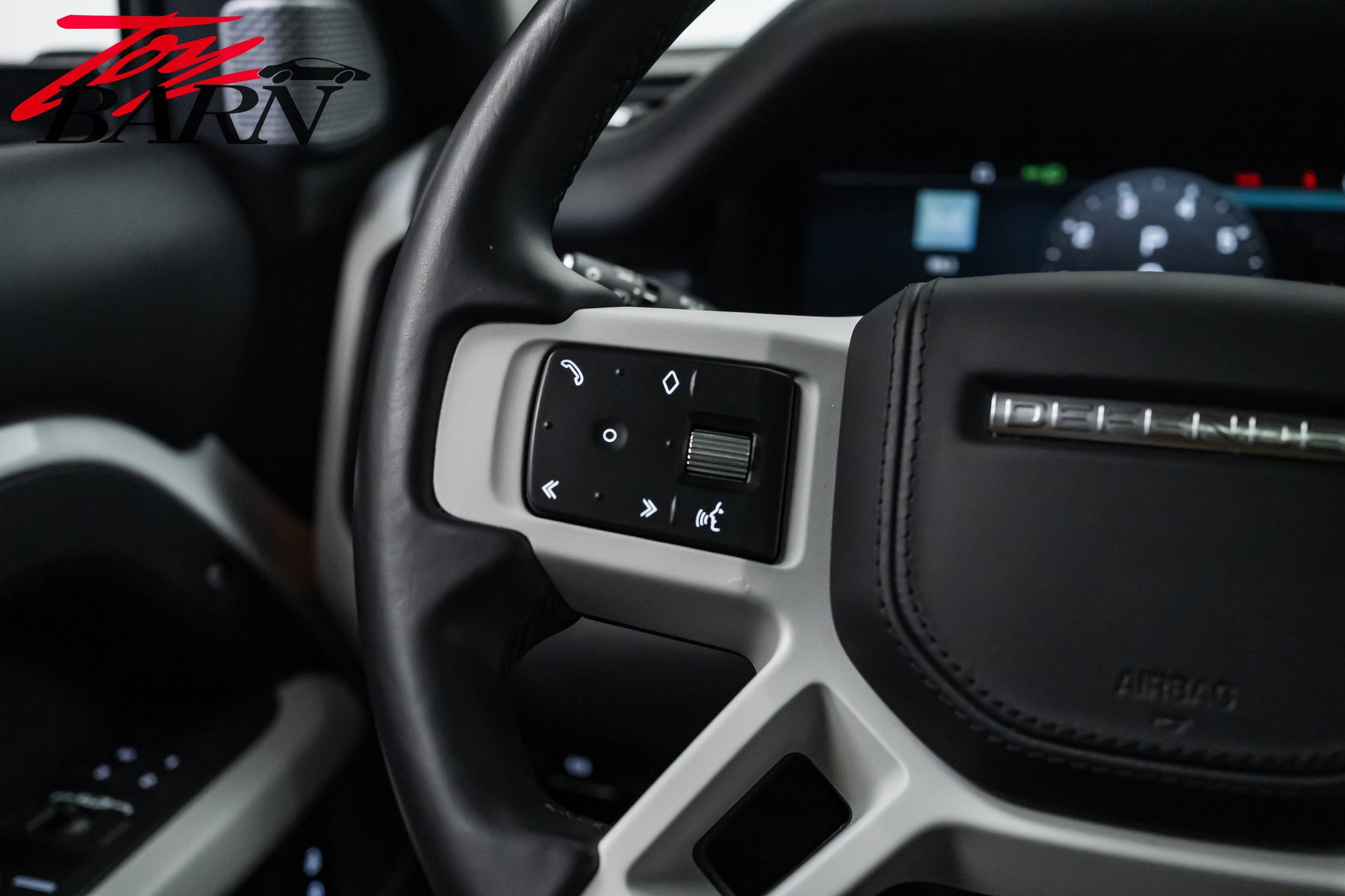 Used 2023 Land Rover Defender 130 SE image 30