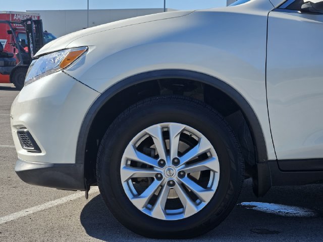 Used 2016 Nissan Rogue SV AWD/4WD image 8