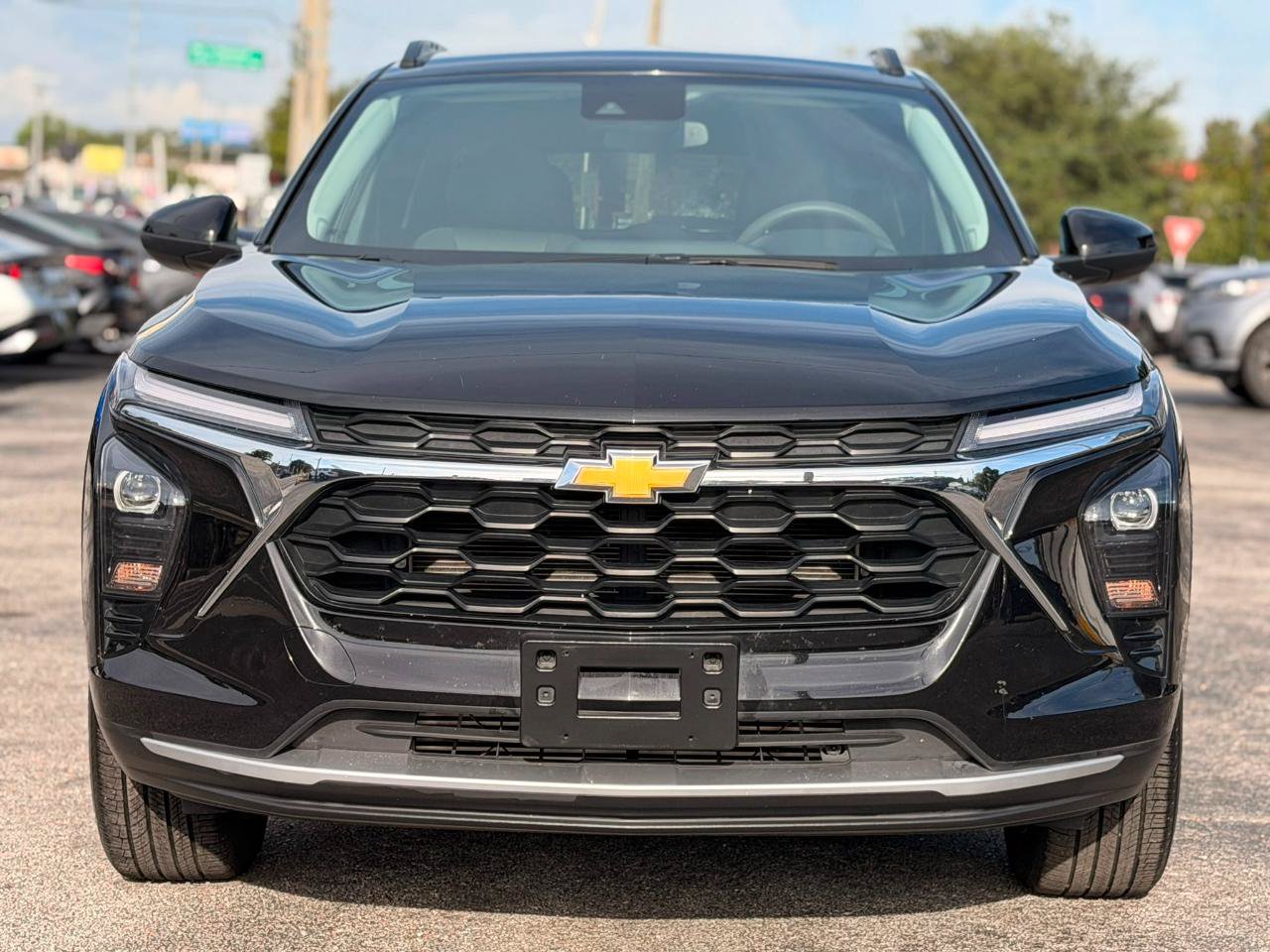 Used 2025 Chevrolet Trax LT FWD image 3
