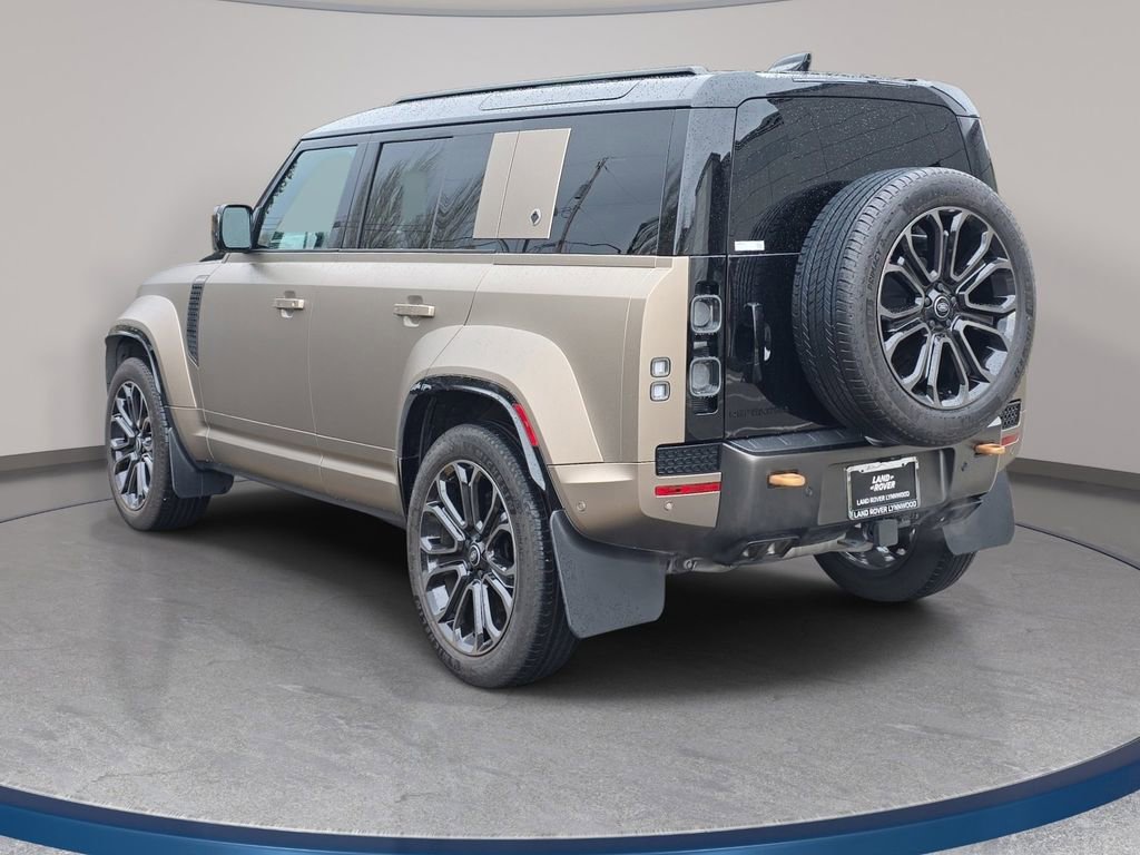 Used 2025 Land Rover Defender 110 image 3