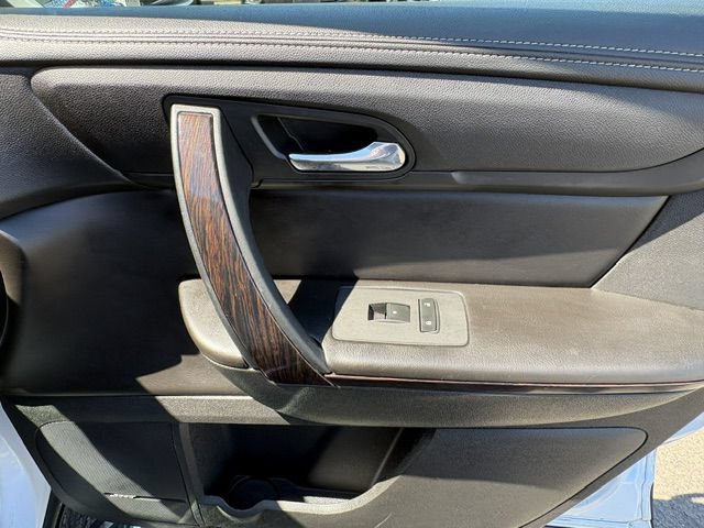 Used 2016 Chevrolet Traverse LTZ w/ LPO, 'HIT The Road' Package AWD/4WD image 21