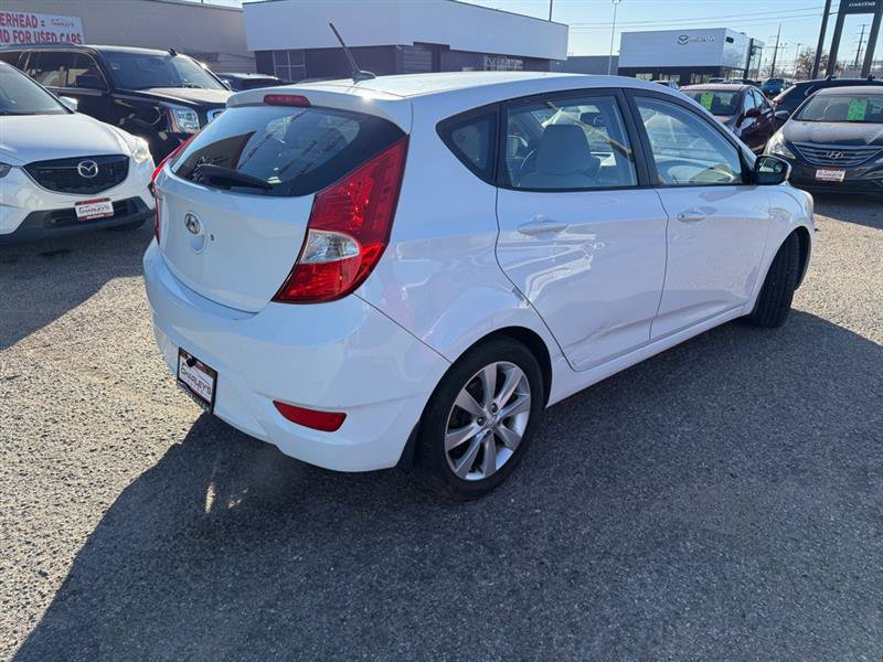 Used 2013 Hyundai Accent SE image 4