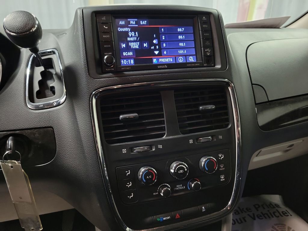 Used 2019 Dodge Grand Caravan SE w/ UConnect Hands-Free Group image 15