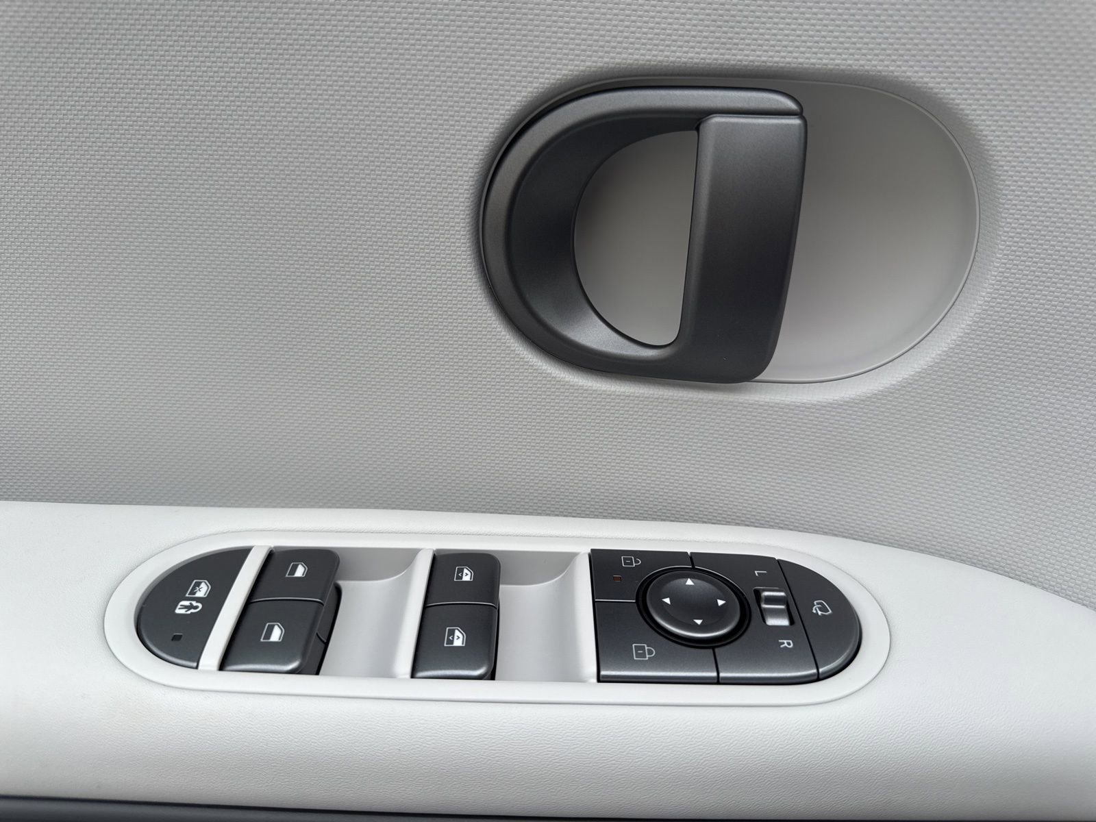 Used 2025 Hyundai Ioniq 5 SEL image 25