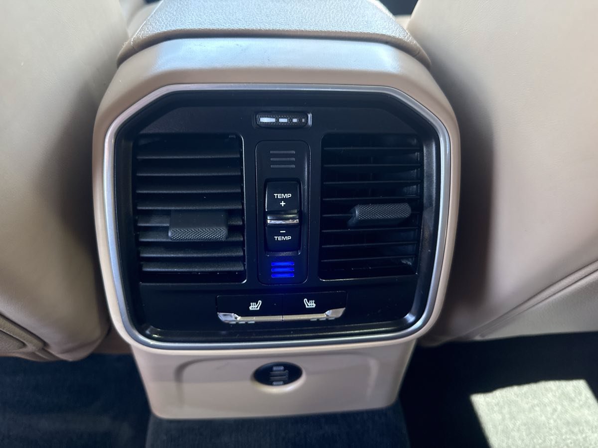 Used 2019 Porsche Macan AWD/4WD image 15
