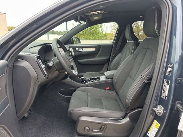New 2026 Volvo XC40 B5 Ultra w/ Protection Package Premier image 13