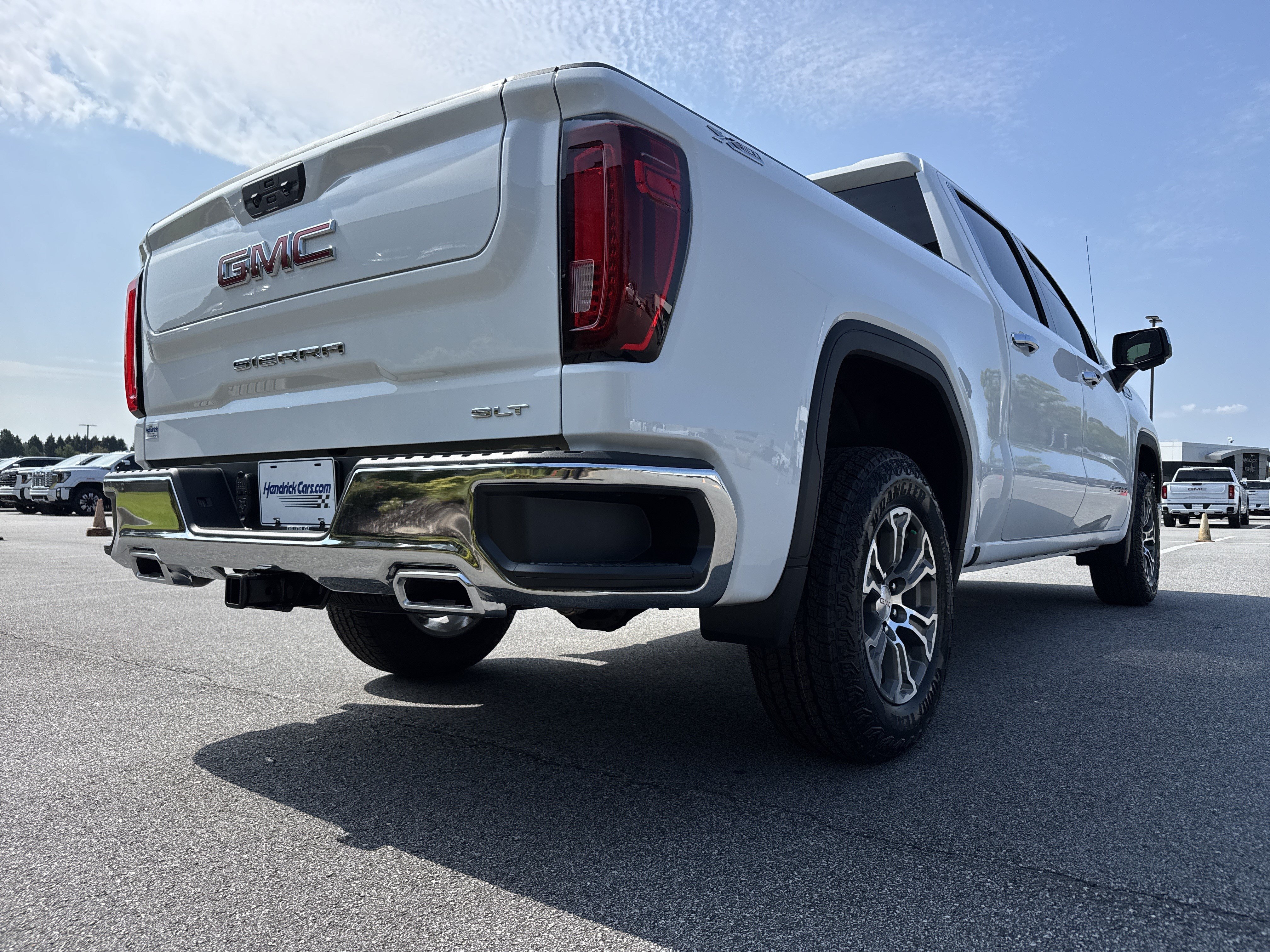New 2026 GMC Sierra 1500 SLT w/ X31 Off-Road Package AWD/4WD image 10