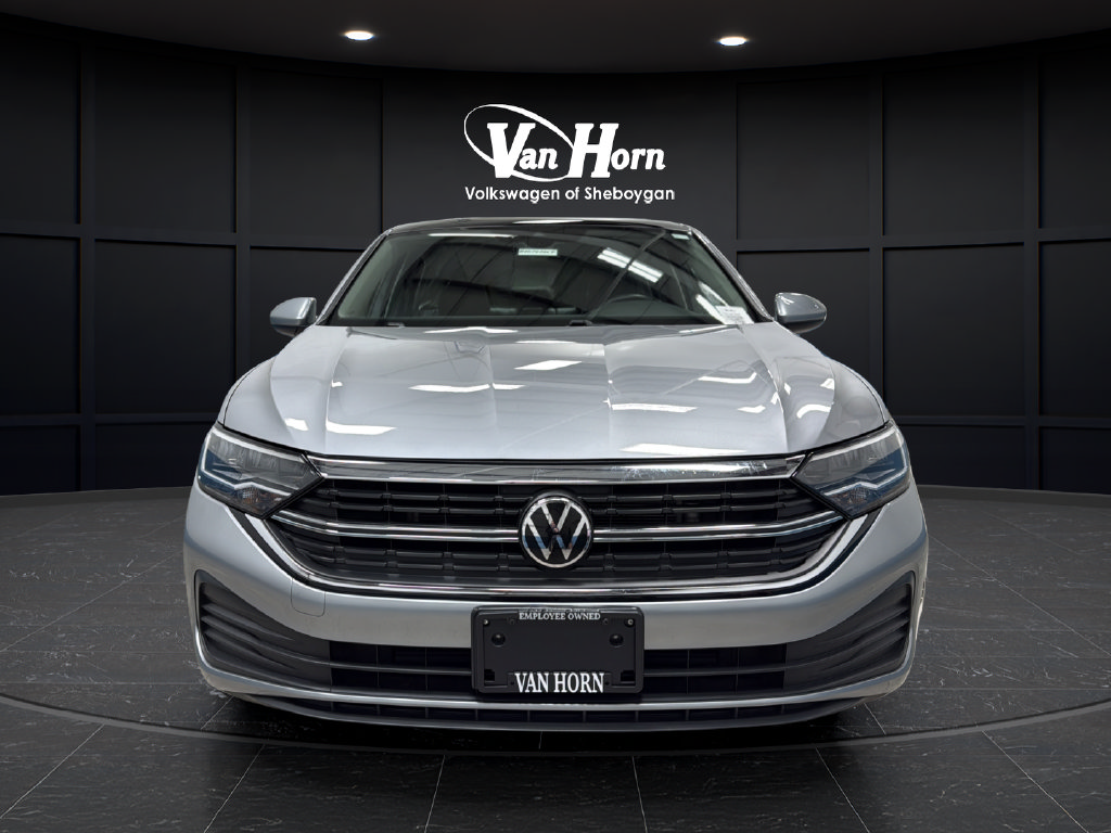 Certified 2024 Volkswagen Jetta SE FWD image 2