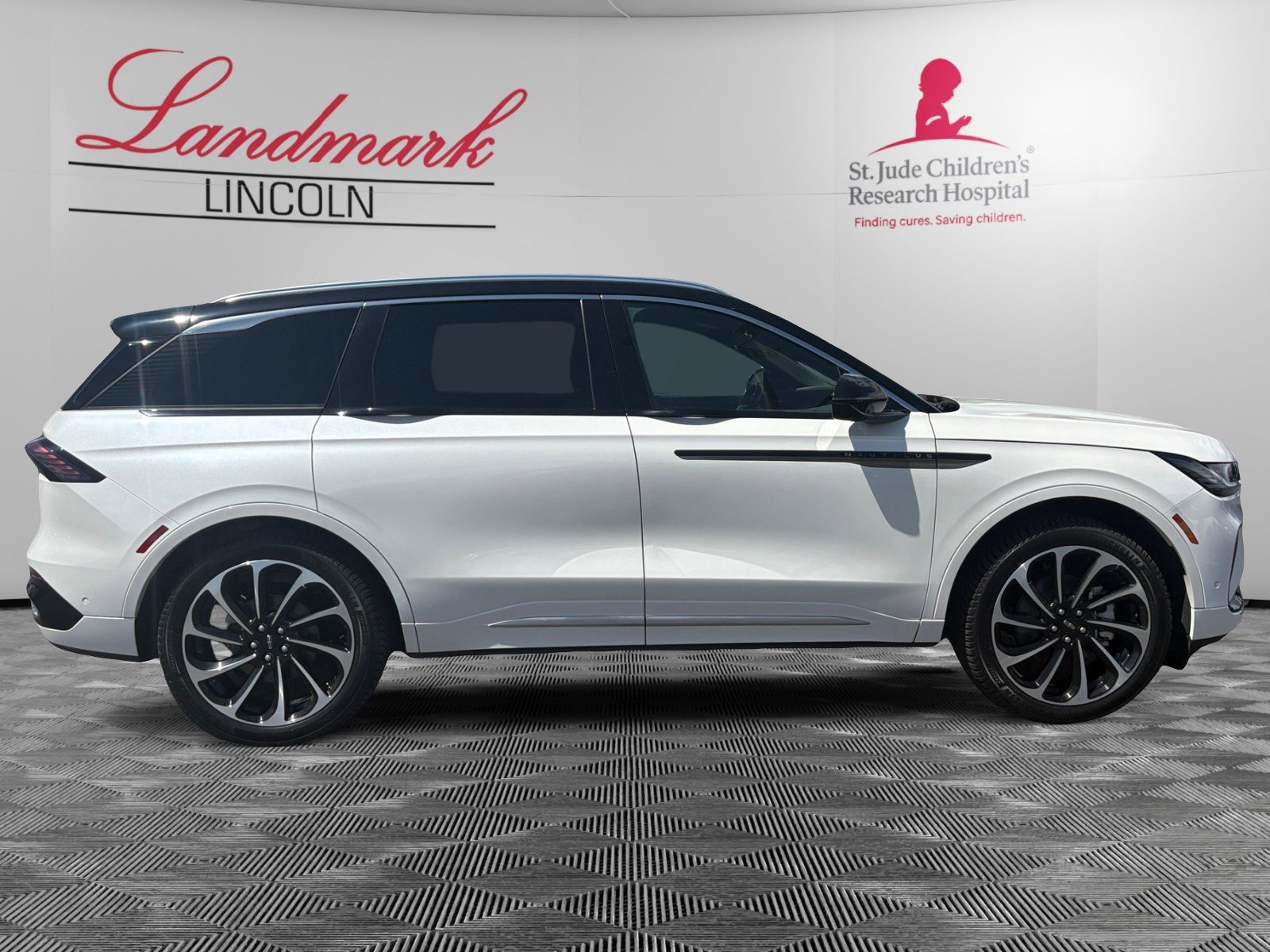 Certified 2024 Lincoln Nautilus Black Label AWD/4WD image 6