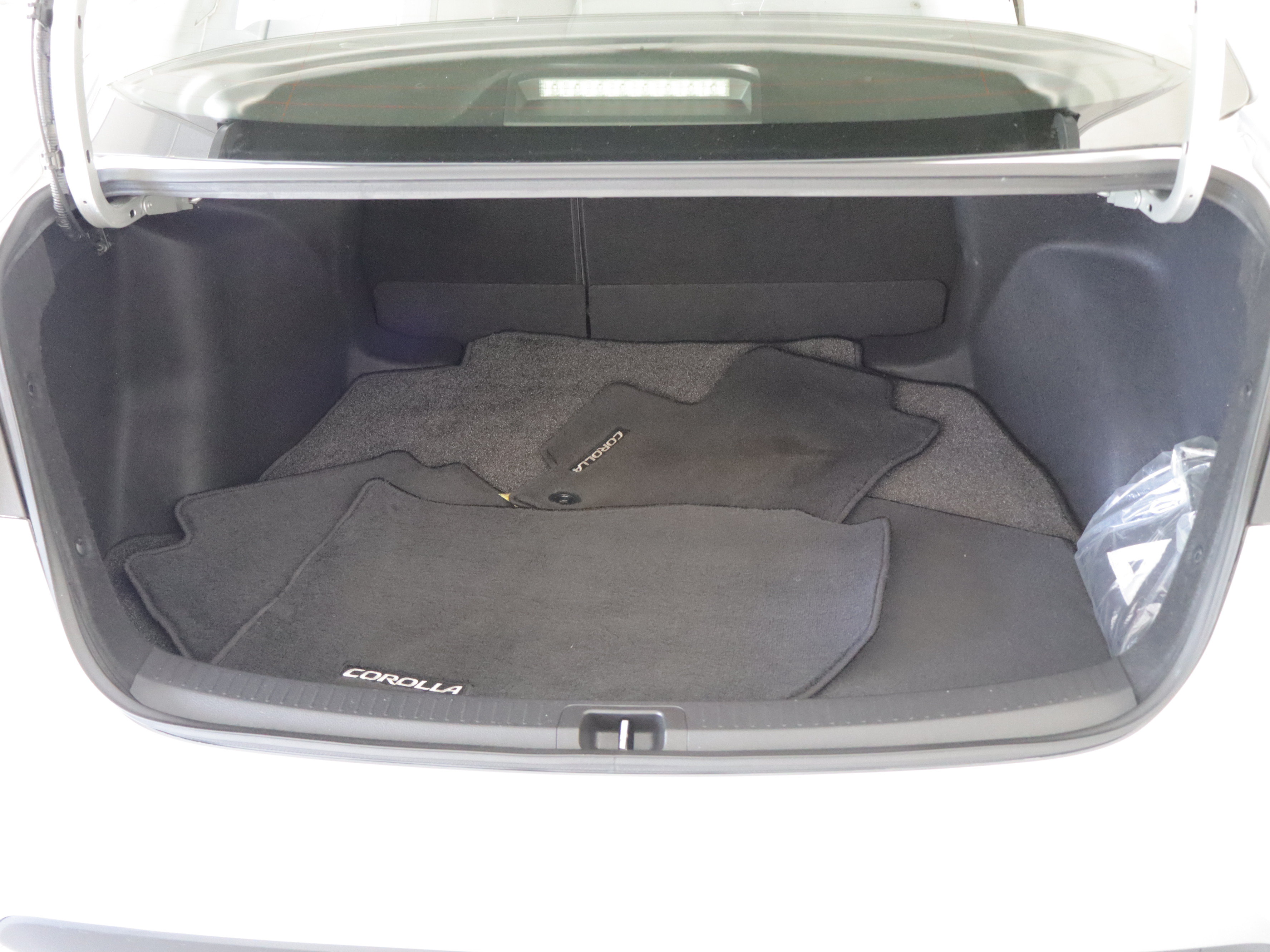 Used 2023 Toyota Corolla LE w/ Carpet Mat Package (TMS) FWD image 20