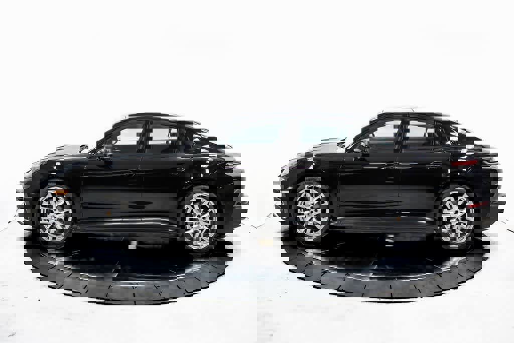 New 2025 Porsche Panamera 4 image 2