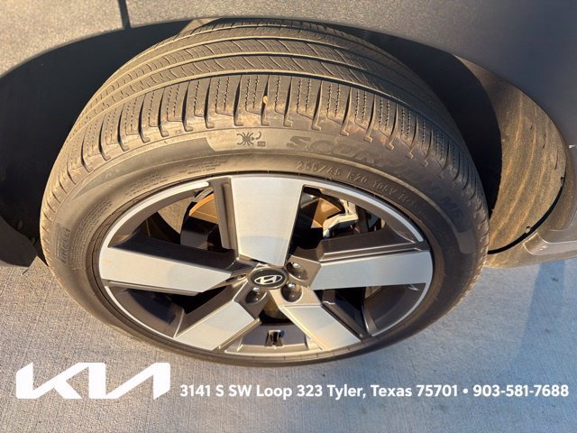 Used 2025 Hyundai Santa Fe Limited FWD image 8