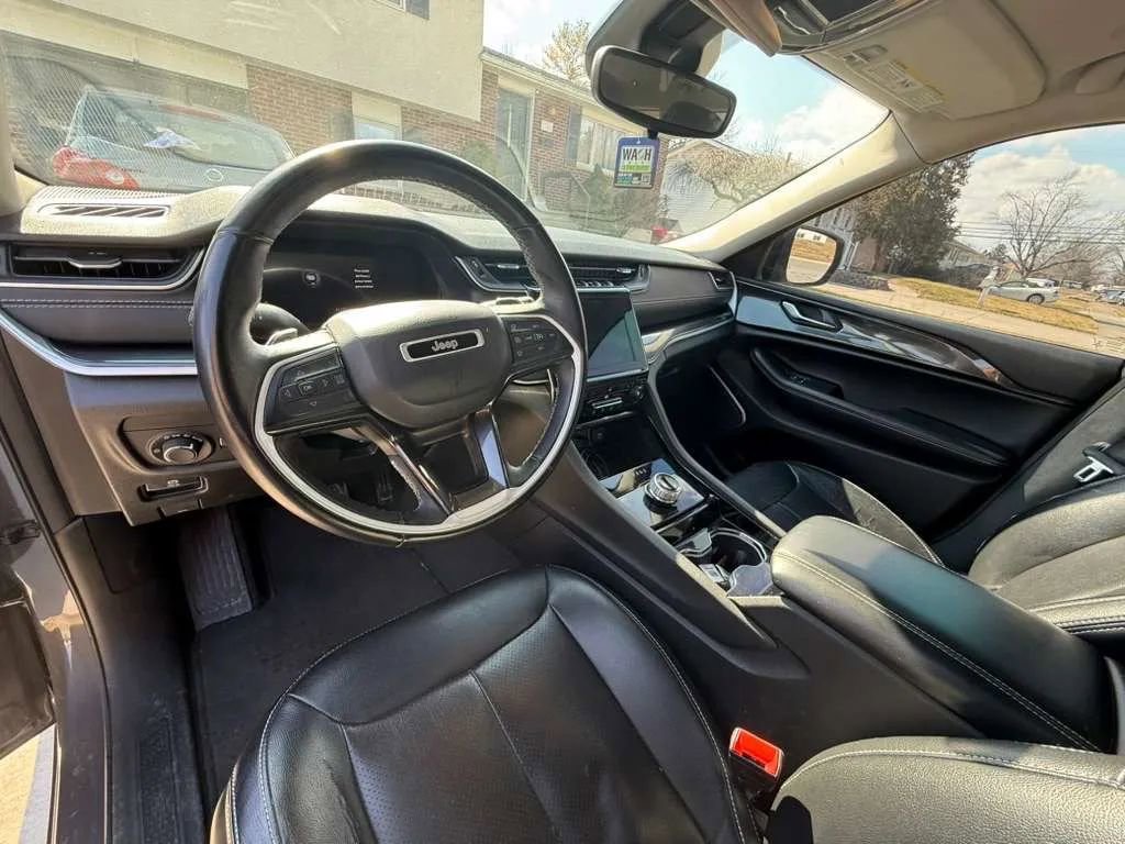 Used 2022 Jeep Grand Cherokee L Laredo w/ Luxury Tech Group I image 10