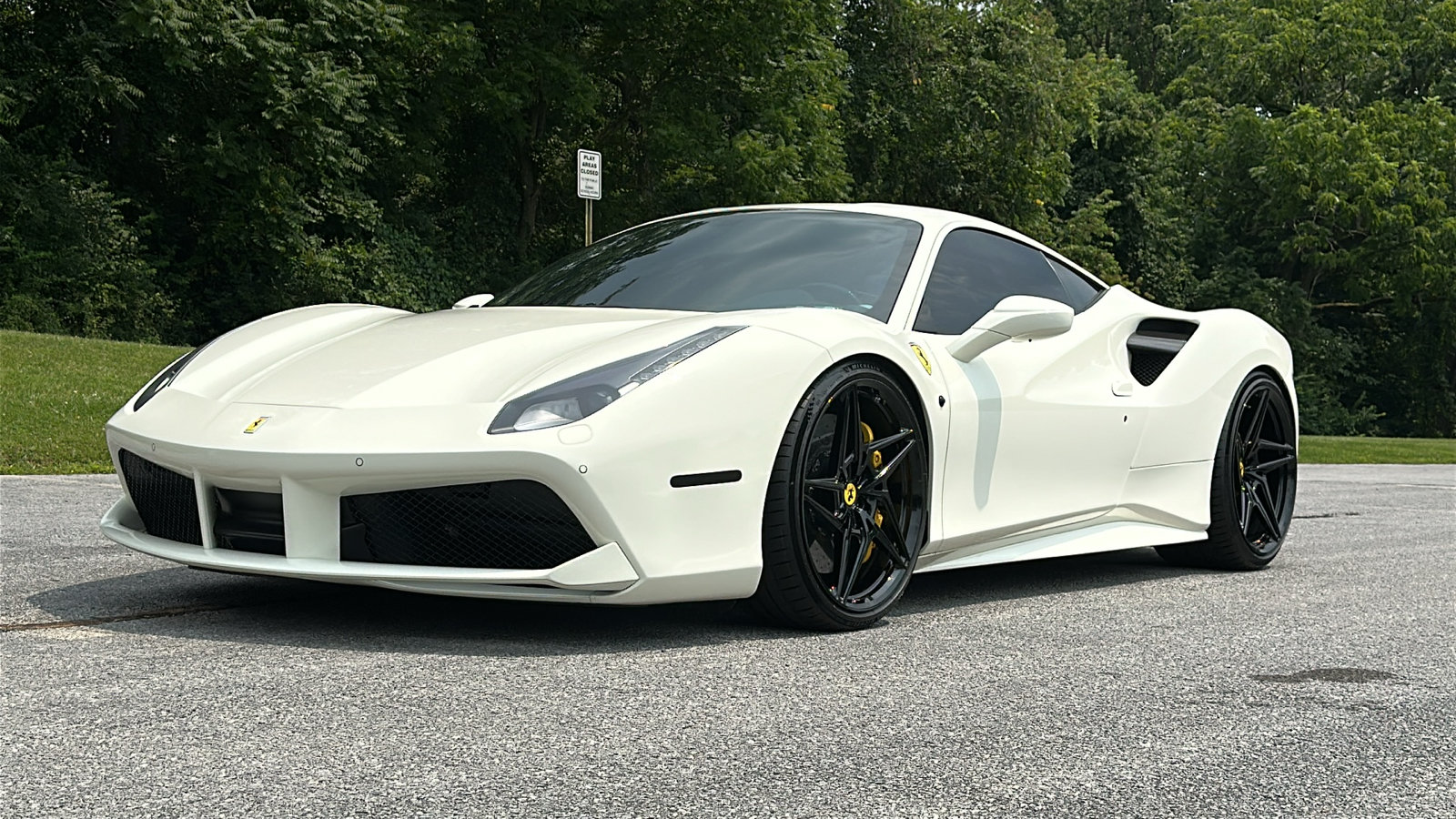 Used 2017 Ferrari 488 GTB RWD image 2