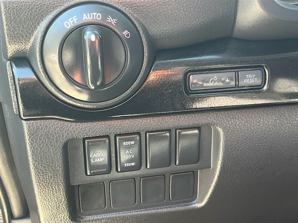 Used 2024 Nissan Titan SV w/ SV Convenience Package AWD/4WD image 10