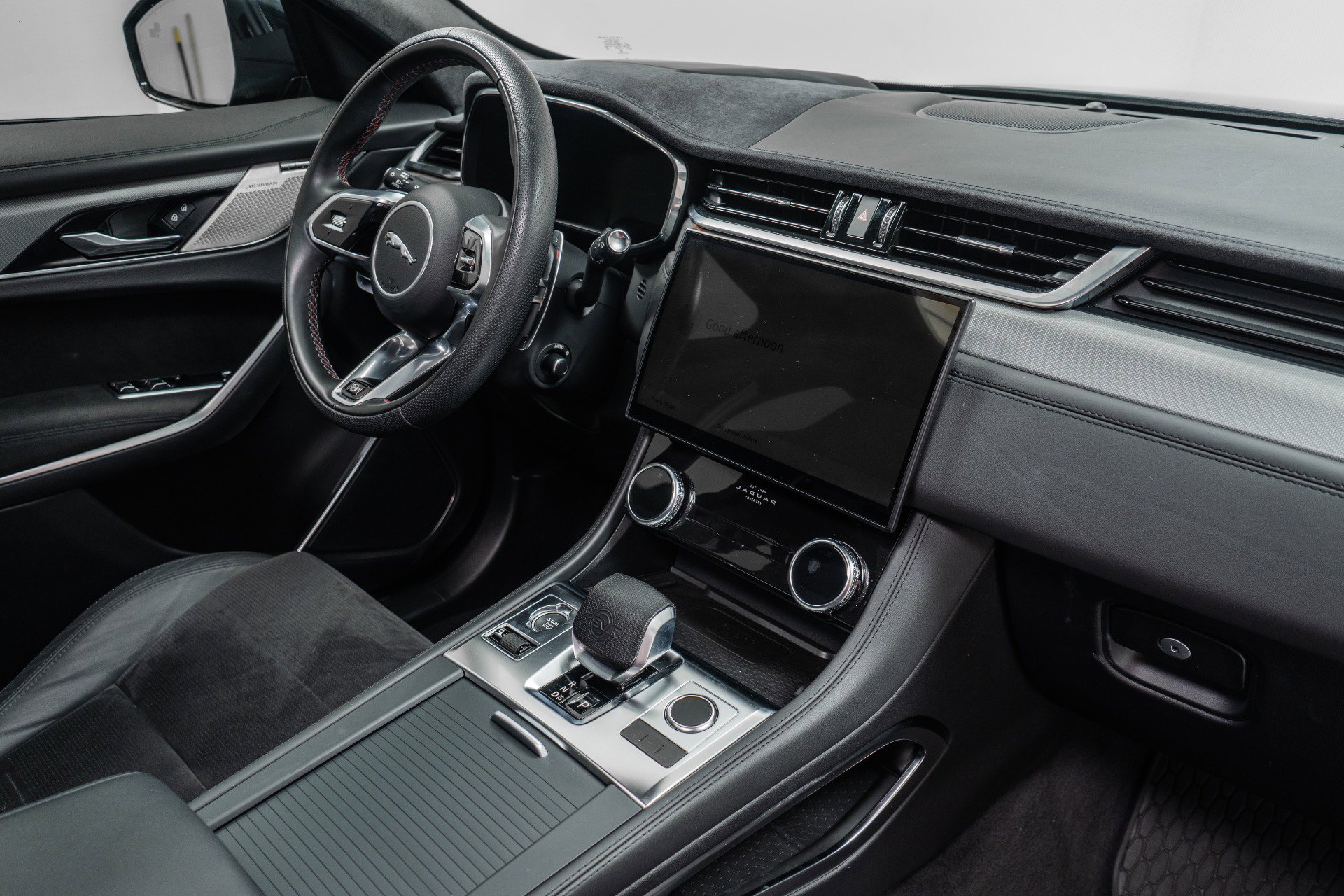 Used 2023 Jaguar F-PACE SVR image 27