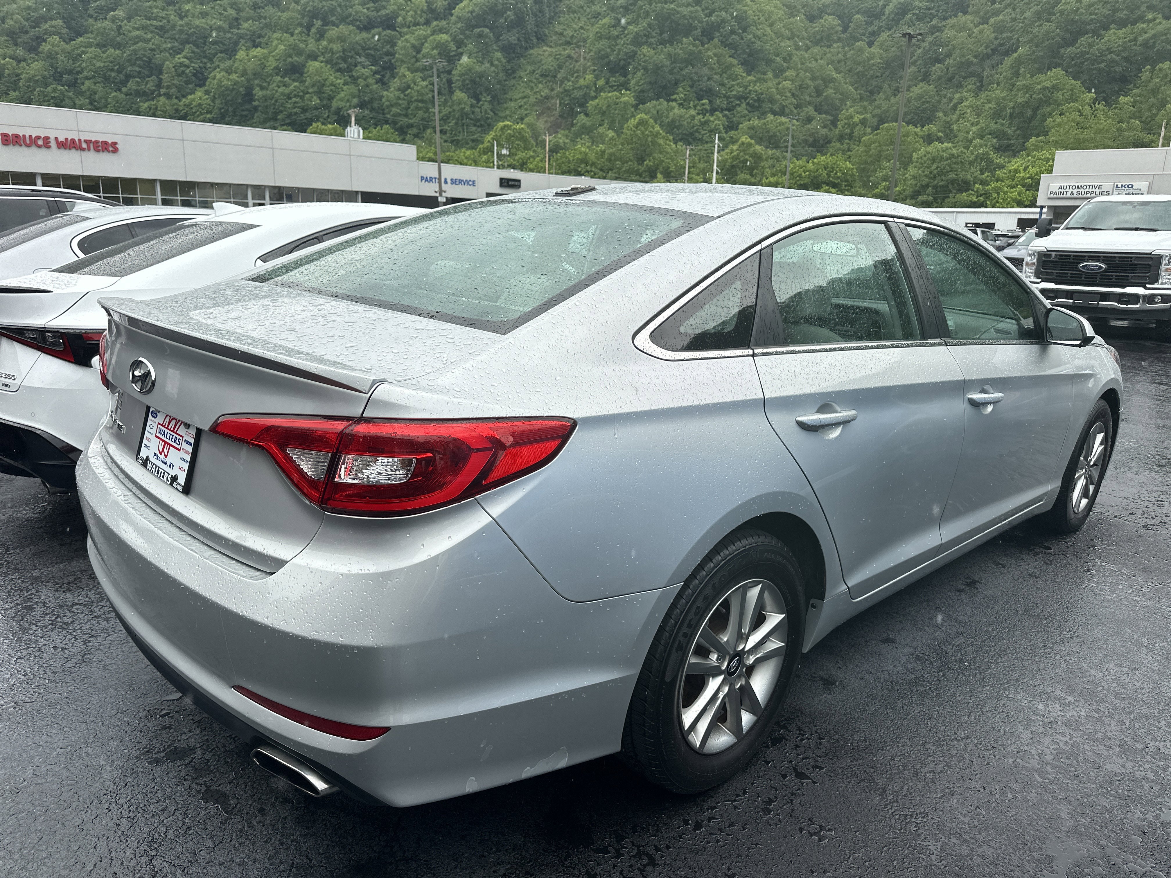 Used 2017 Hyundai Sonata SE FWD image 4