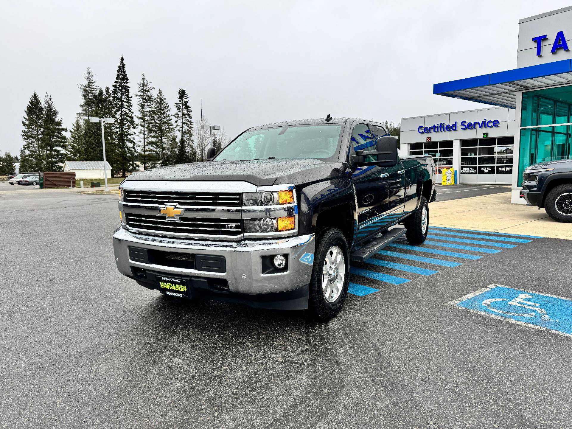 Used 2015 Chevrolet Silverado 2500 LTZ w/ LTZ Plus Package image 3