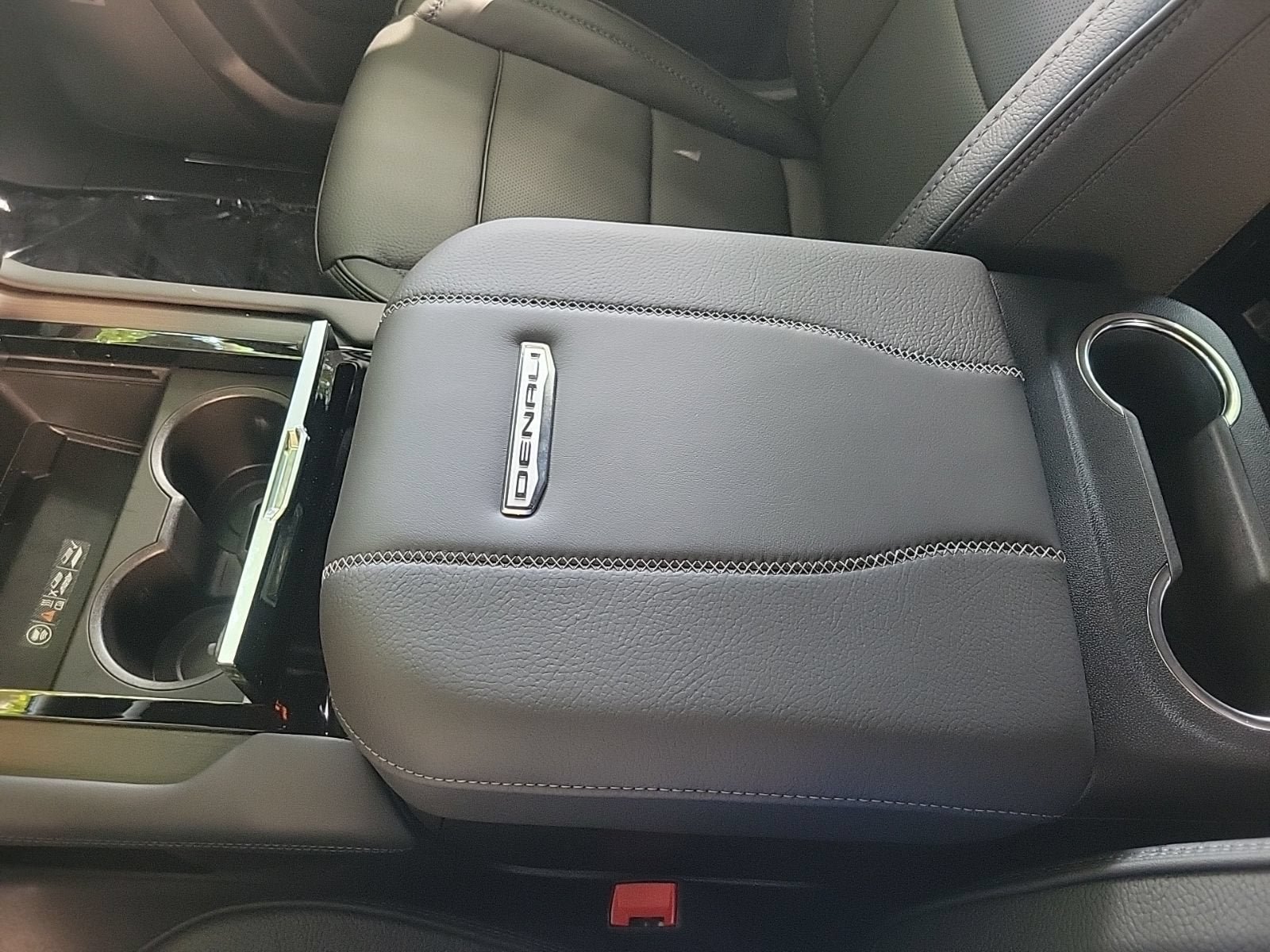 New 2026 GMC Yukon XL Denali AWD/4WD image 18
