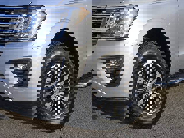 Used 2018 Ford Expedition Max XLT w/ Equipment Group 202A image 3