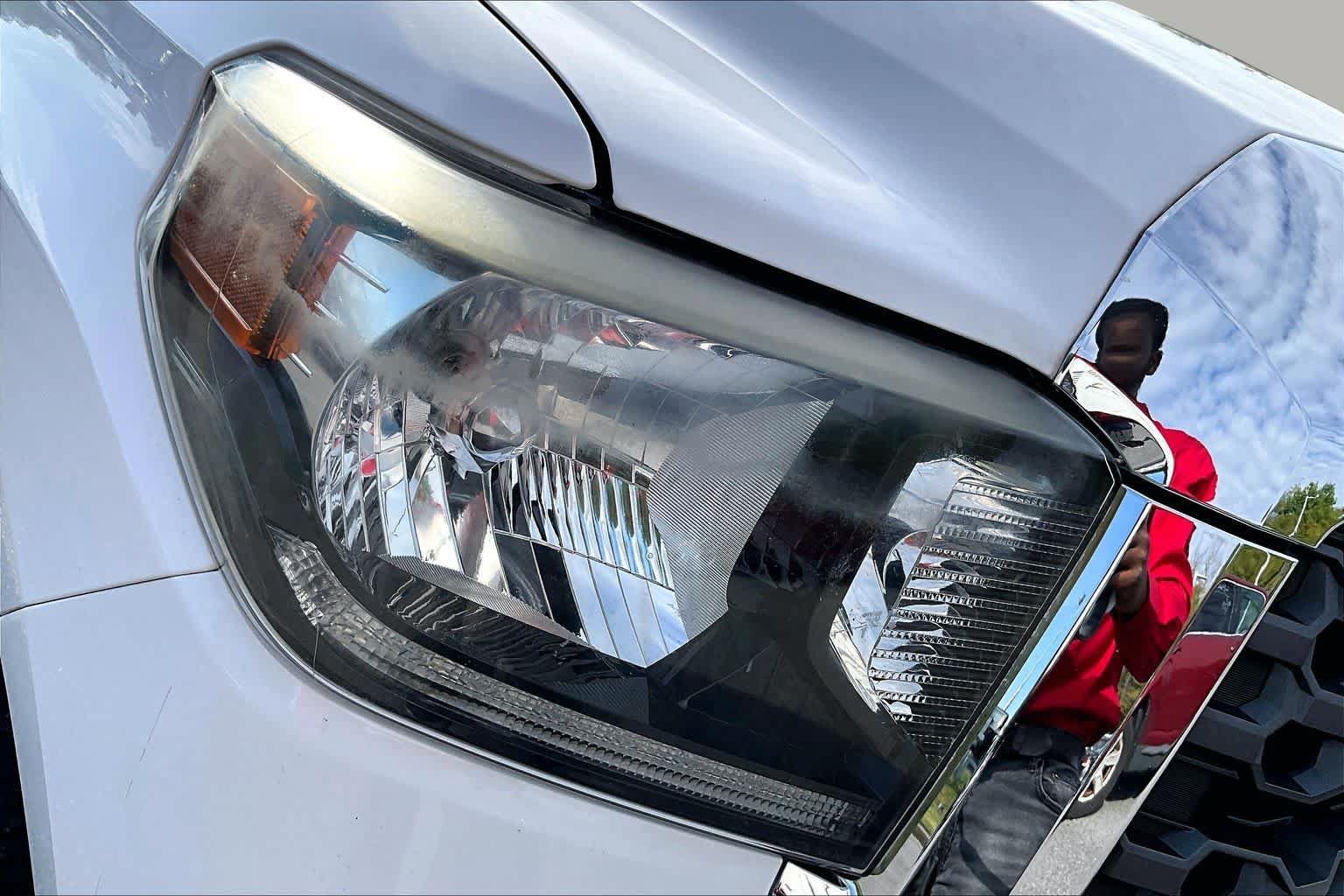 Used 2020 Toyota Tundra SR5 w/ SR5 Convenience Package AWD/4WD image 27