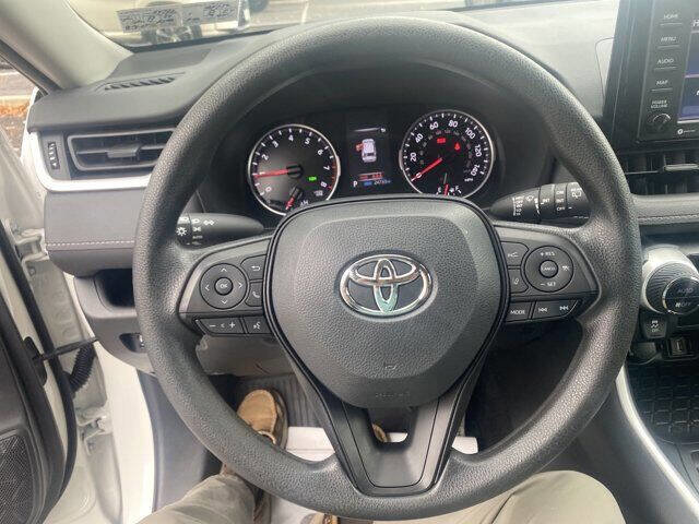 Used 2022 Toyota RAV4 XLE image 15