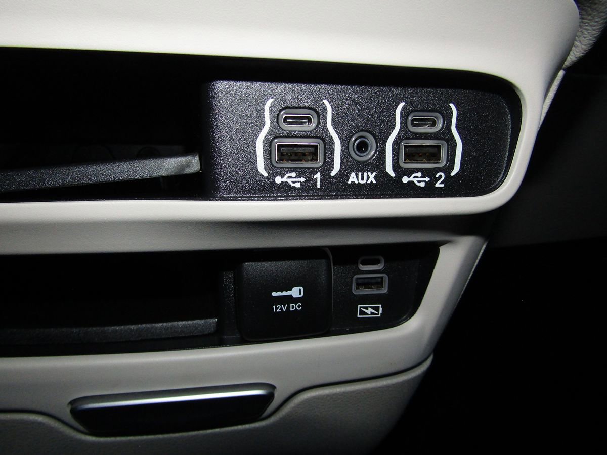Used 2022 Chrysler Pacifica Touring-L FWD image 22