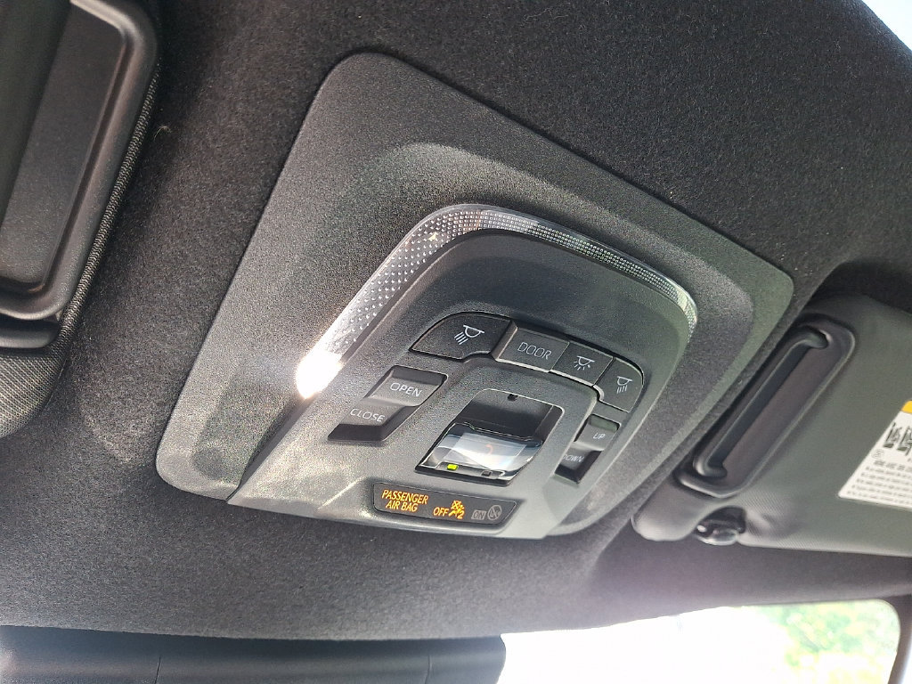 Used 2025 Toyota Corolla Cross AWD Hybrid w/ Convenience Package image 26