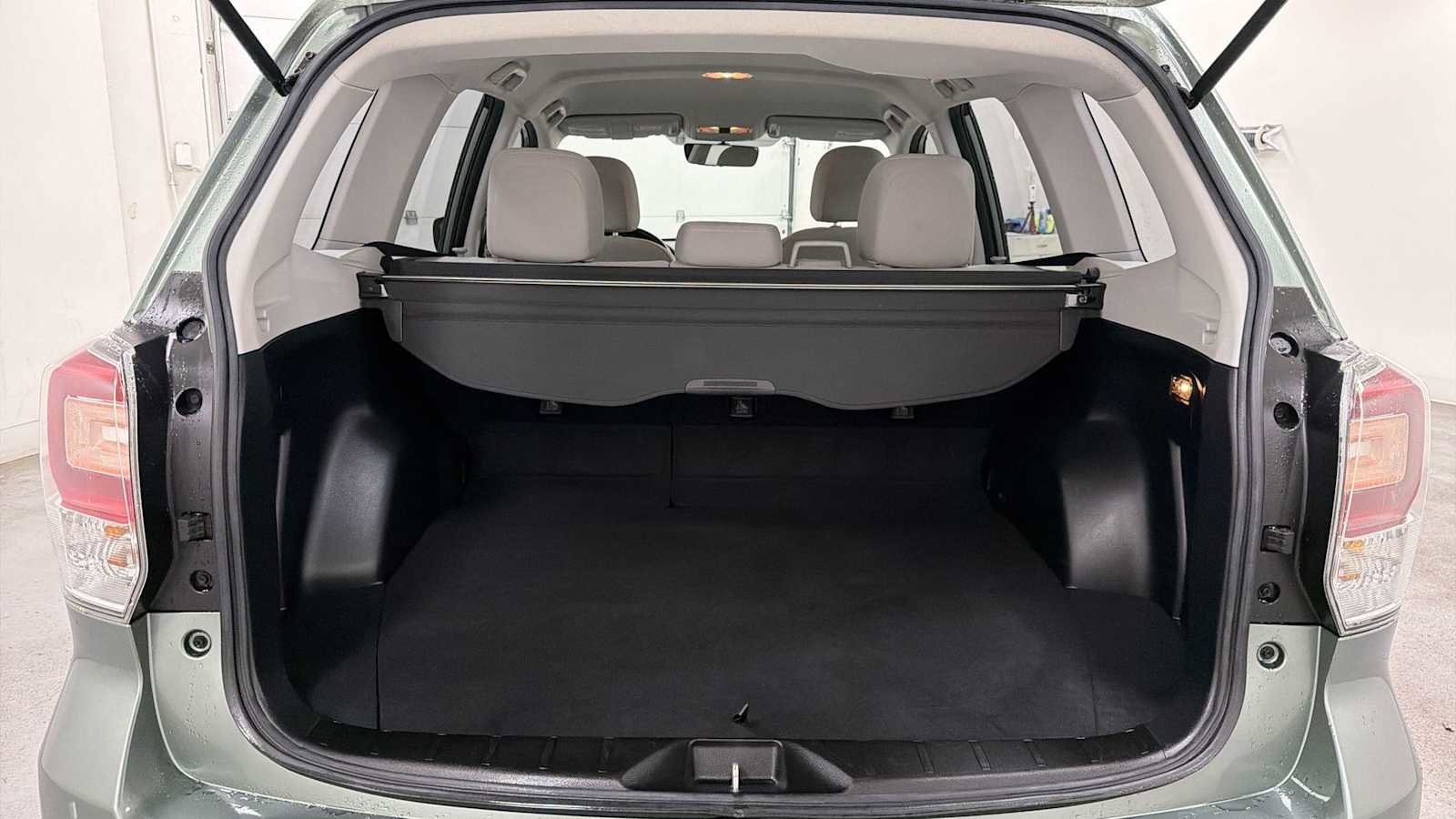 Used 2017 Subaru Forester 2.5i w/ Alloy Wheel Package AWD/4WD image 26