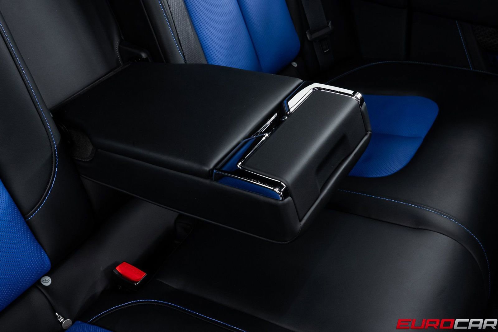 Used 2022 Rolls-Royce Cullinan Black Badge w/ Dark Exterior Package image 40