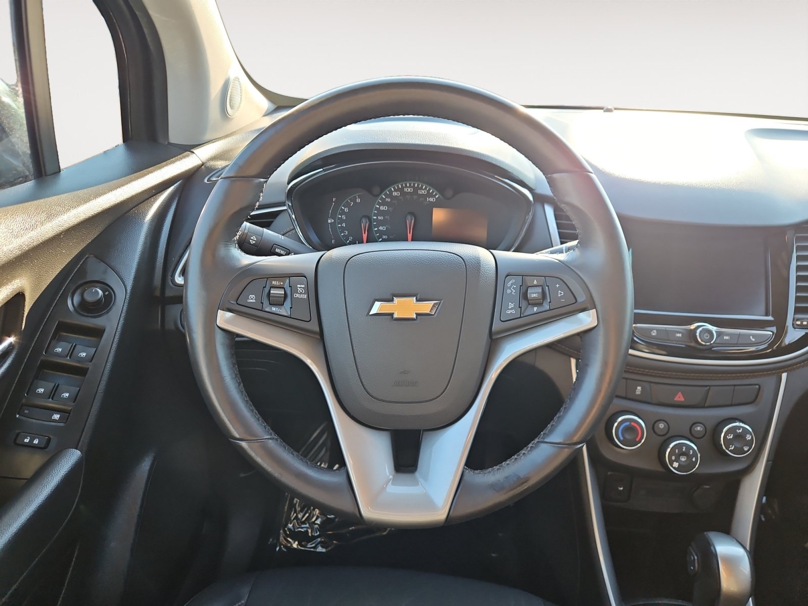Used 2020 Chevrolet Trax LT w/ LT Convenience Package AWD/4WD image 12