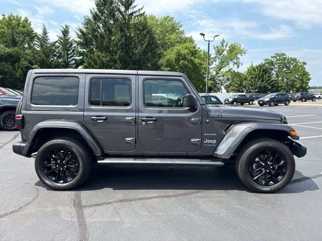 Used 2022 Jeep Wrangler Unlimited Sahara w/ Cold Weather Group AWD/4WD image 18