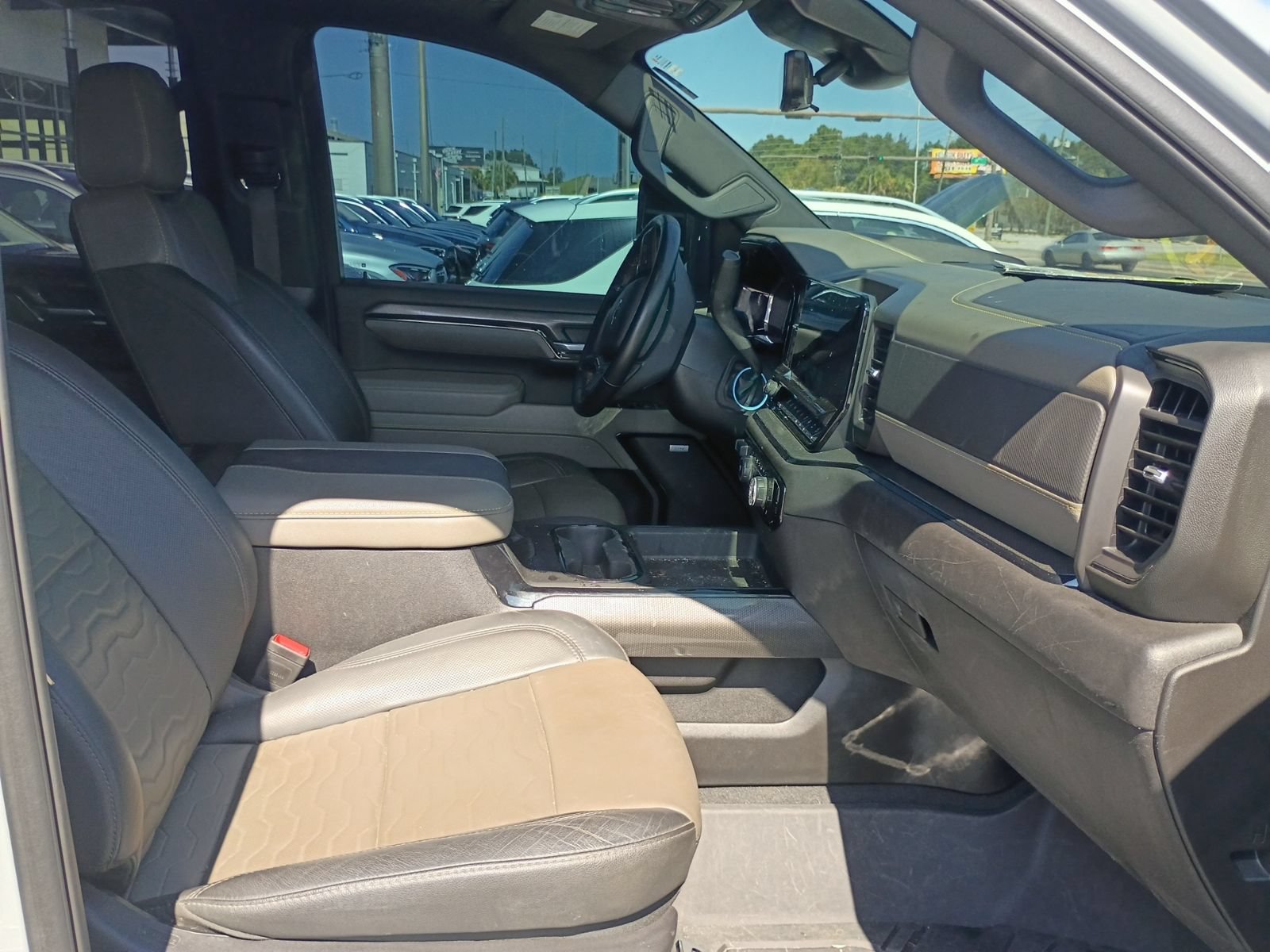 Used 2025 Chevrolet Silverado 2500 ZR2 w/ Technology Package AWD/4WD image 6