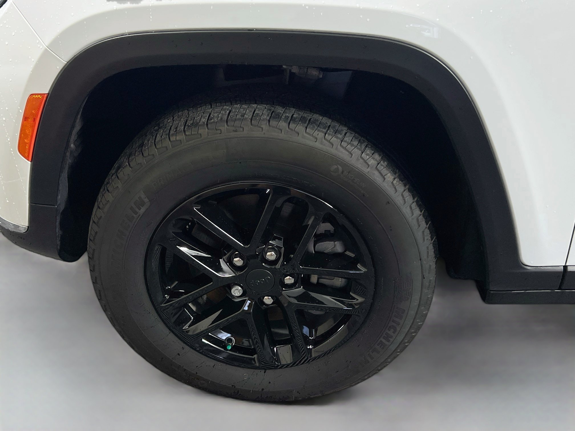 Used 2025 Jeep Grand Cherokee L Laredo RWD image 13