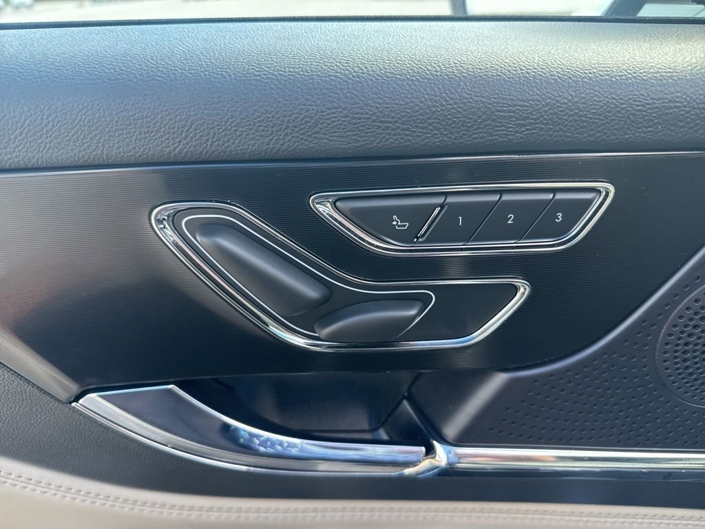 Used 2025 Lincoln Corsair Reserve w/ Jet Appearance Package image 8