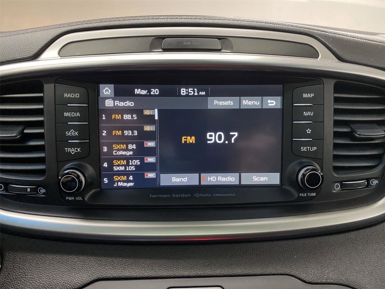 Used 2019 Kia Sorento SX w/ SX Touring Package image 16