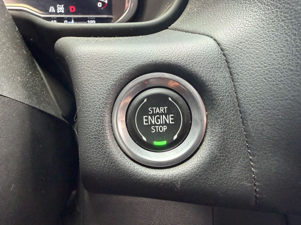Used 2022 GMC Yukon XL SLE w/ Gmc Pro Safety Plus Package AWD/4WD image 25
