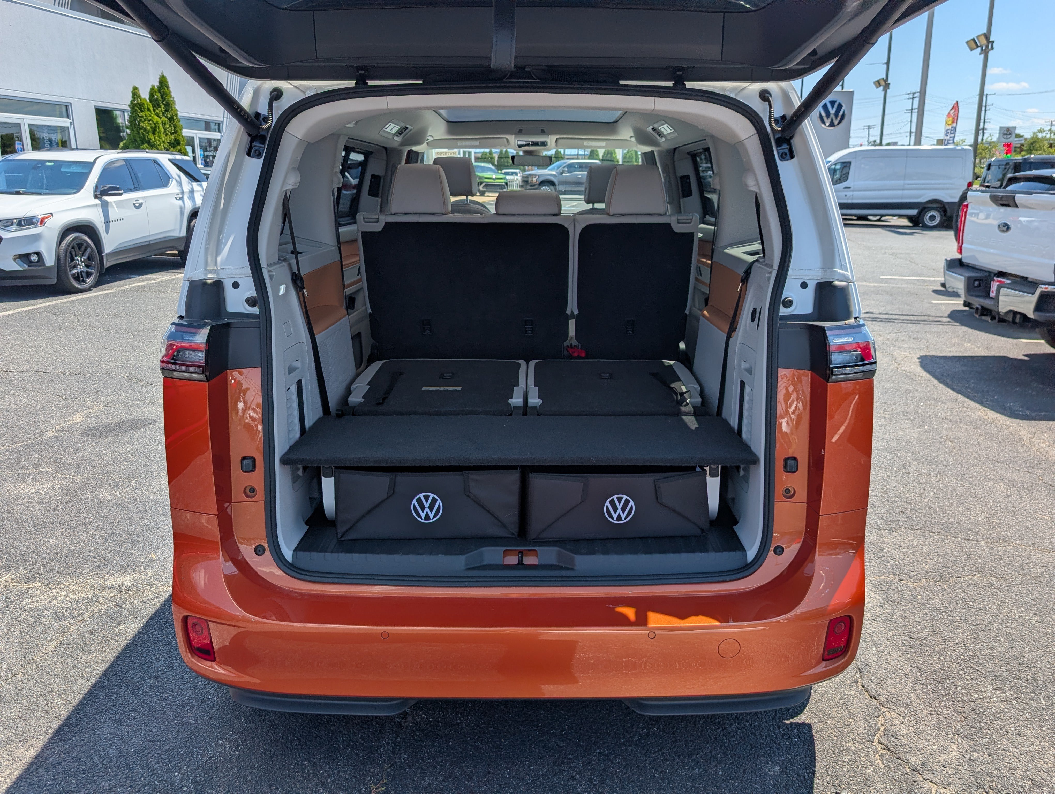 Used 2025 Volkswagen ID. Buzz Pro S Plus RWD image 14