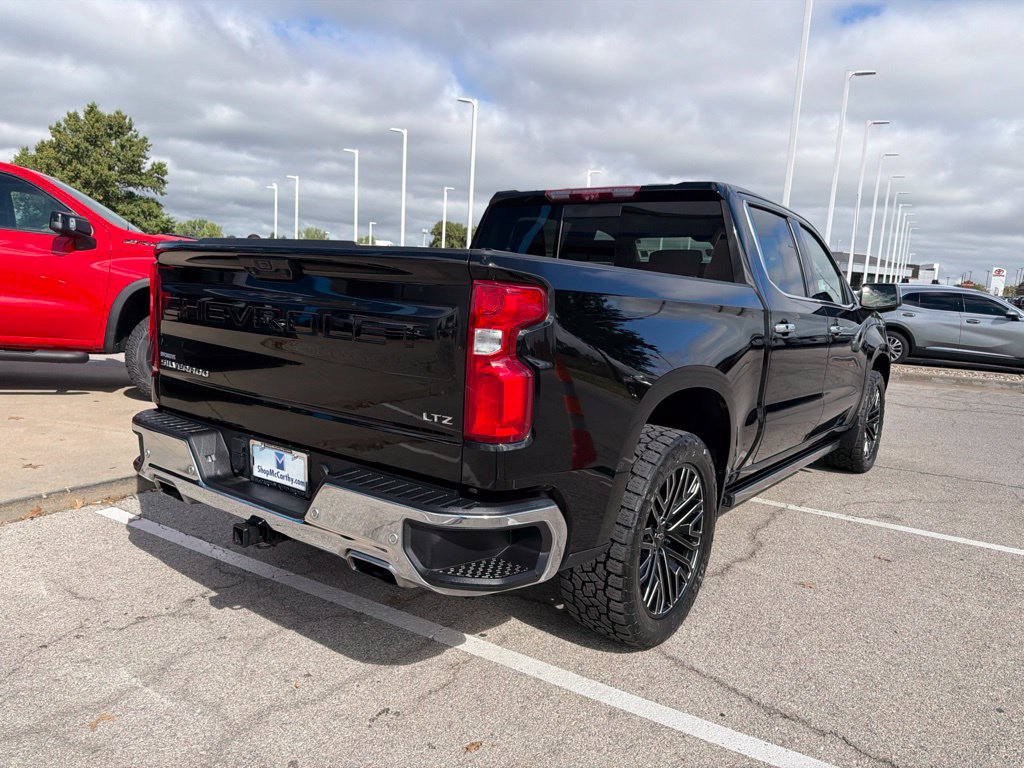 Used 2022 Chevrolet Silverado 1500 LTZ w/ LTZ Premium Package AWD/4WD image 3