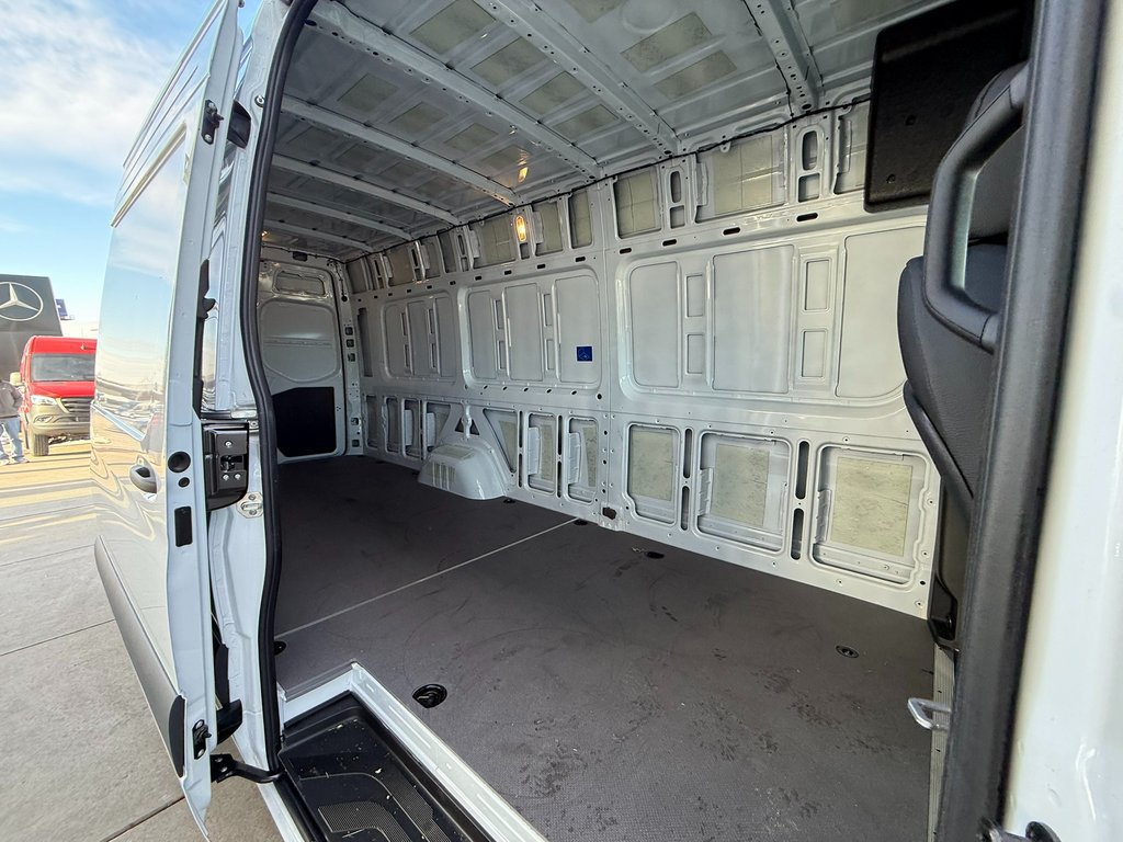 New 2025 Mercedes-Benz Sprinter 2500 image 23