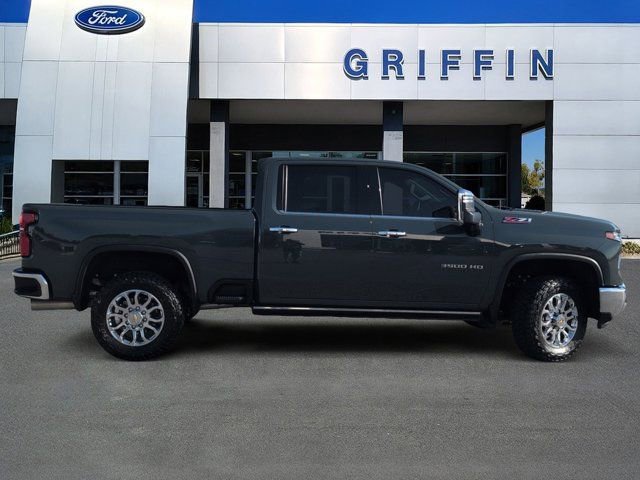 Used 2025 Chevrolet Silverado 3500 LTZ w/ LTZ Premium Package image 3